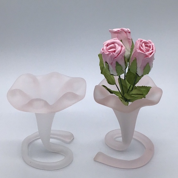 Accents Vintage Art Glass Hand Blown Flower Shaped Vase Poshmark